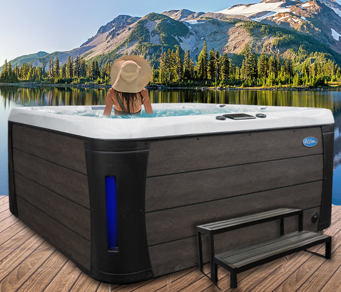 Calspas hot tub being used in a family setting - hot tubs spas for sale Lørenskog